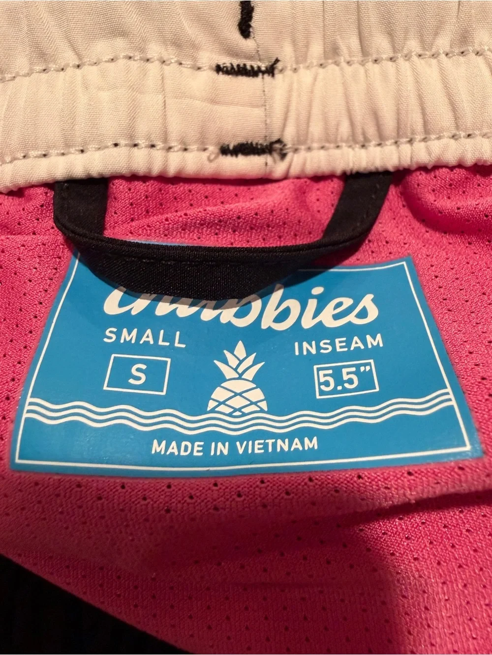 Chubbies Size Small Black The Capes 5.5 Inch Inseam Pineapple Patch Swim Trunks